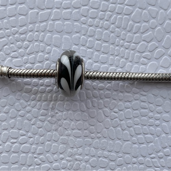 Authentic Retired Pandora Swirls Black and White Murano Glass Charm - Picture 3 of 7